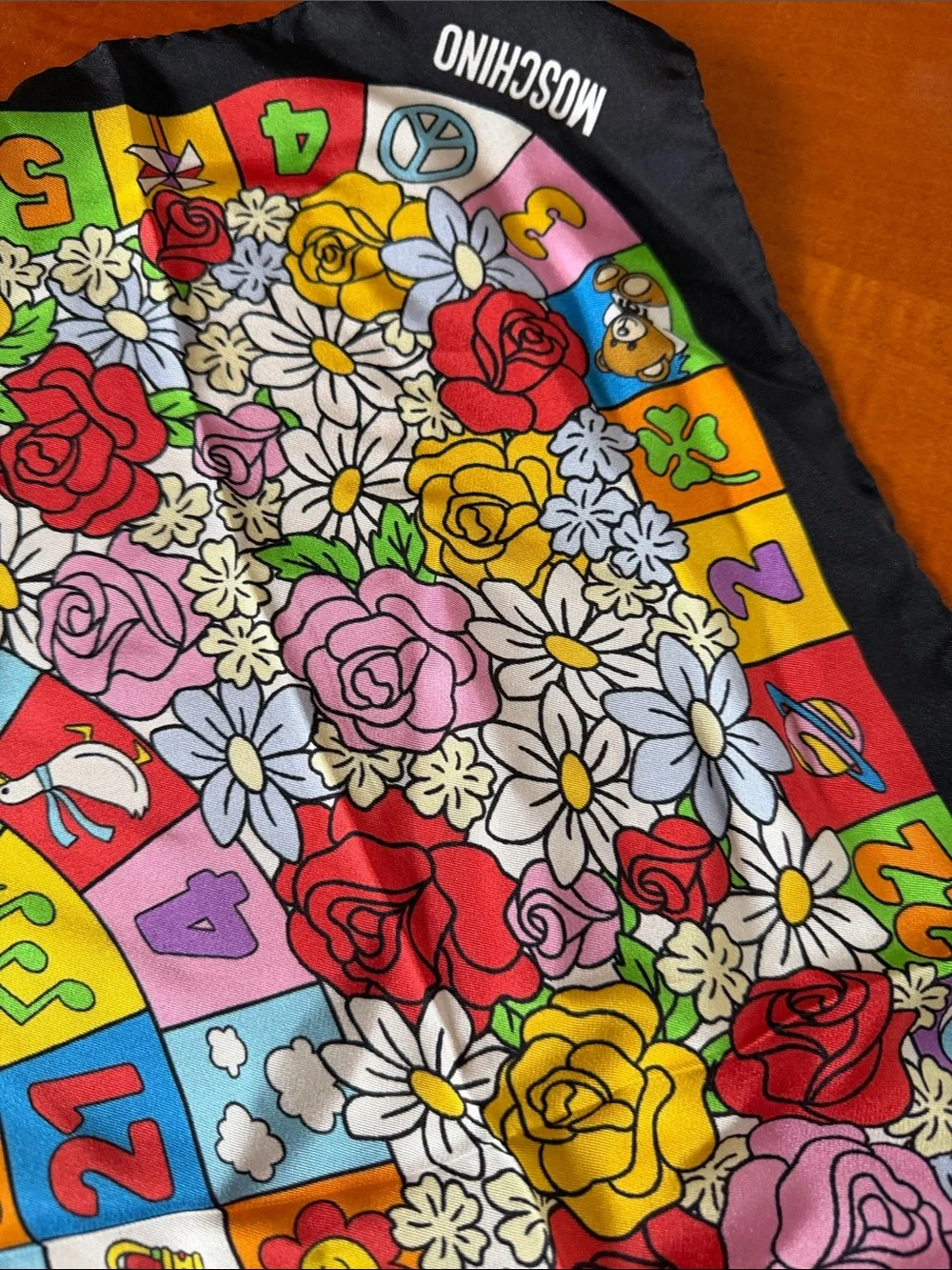 Moschino vibrant silk